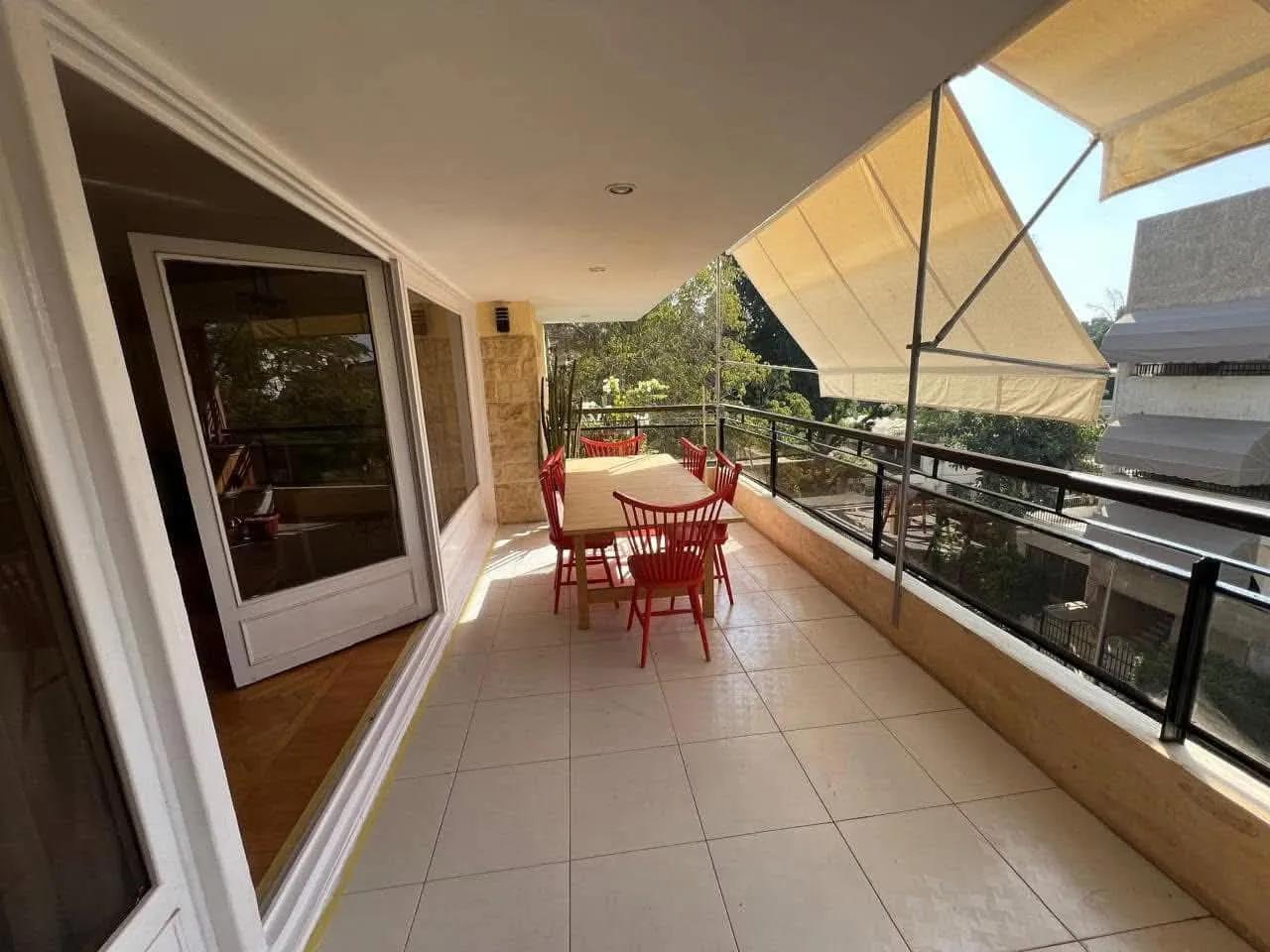 شقه فسيحه فاخره للبيع في سرايات المعادي القاهره مصر